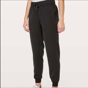 🌸 NWT Lululemon On the Fly Jogger